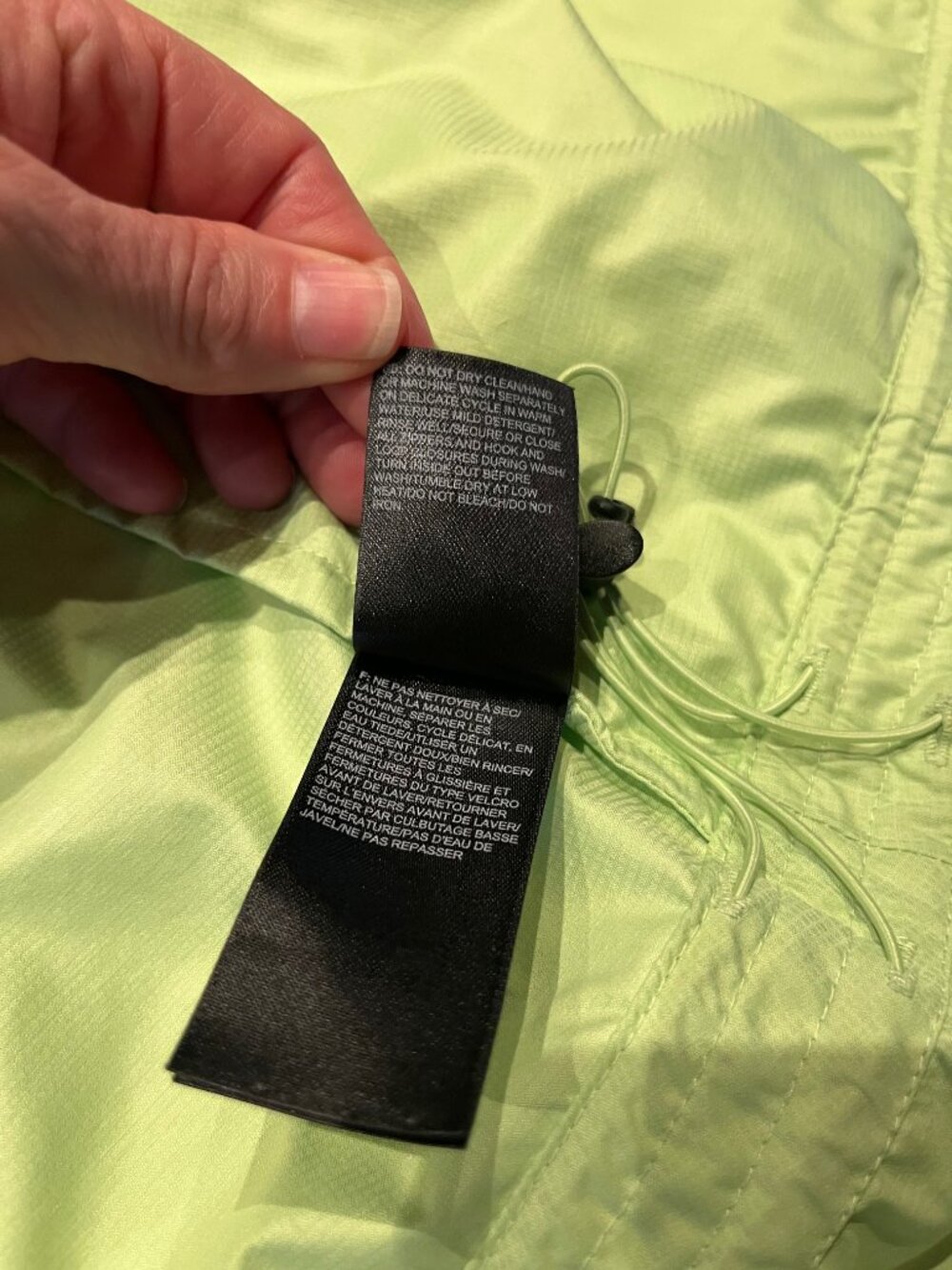 The North Face Women's Lightweight/hooded windbreaker jacket - Small - Picture 7 of 12